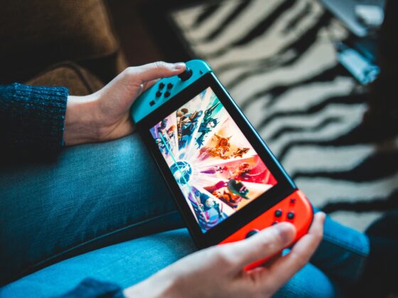 Nintendo Switch Pro vs. Mobile Gaming